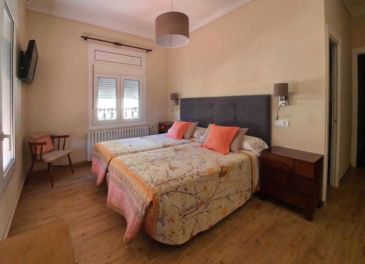 Hostal Canigo El Pont de Suert Bagian luar foto