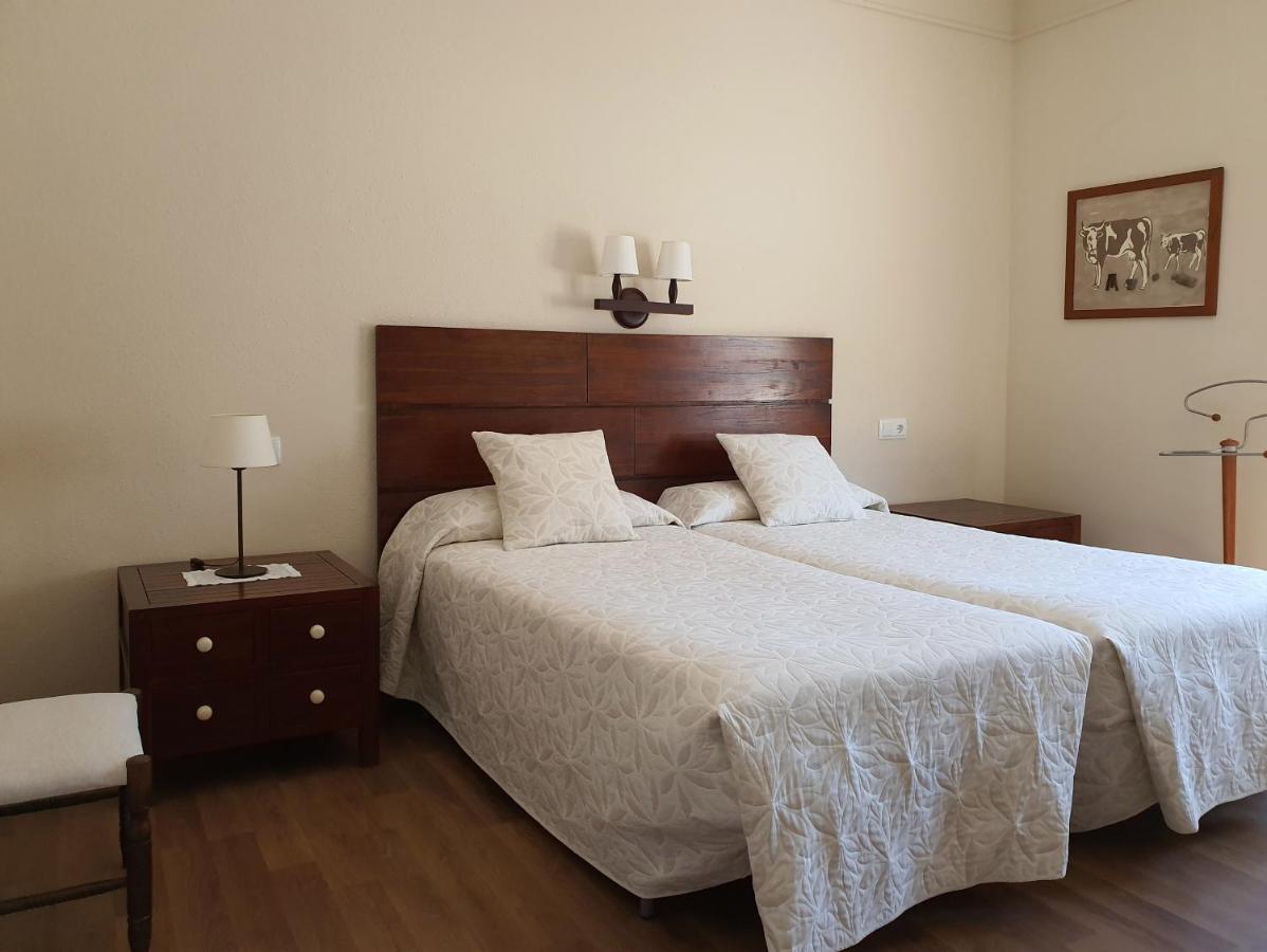 Hostal Canigo El Pont de Suert Bagian luar foto