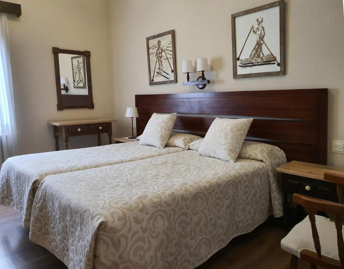 Hostal Canigo El Pont de Suert Bagian luar foto