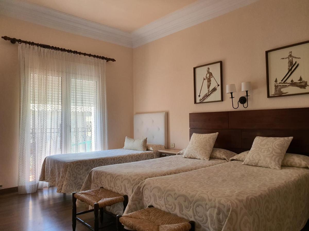 Hostal Canigo El Pont de Suert Bagian luar foto