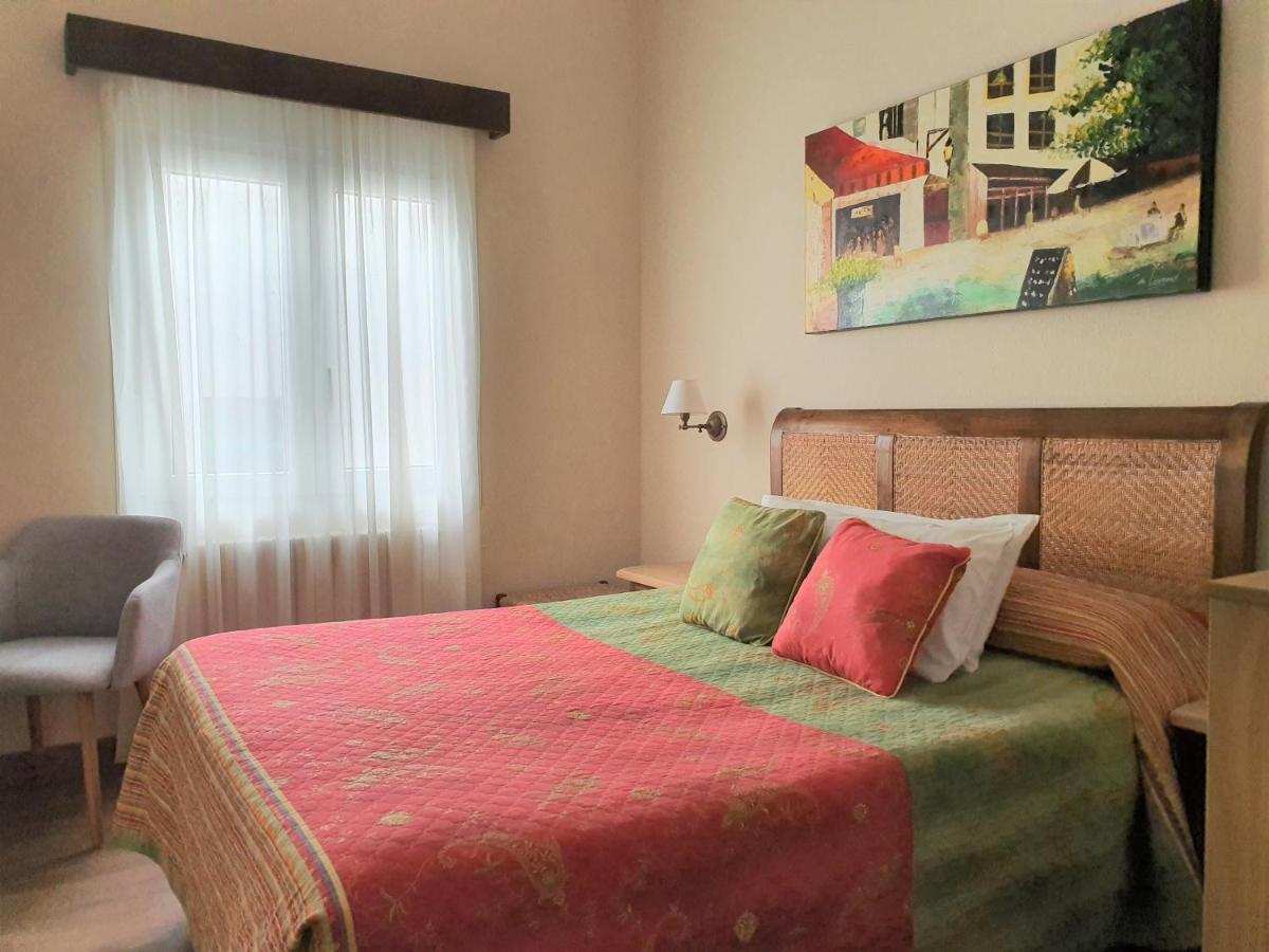 Hostal Canigo El Pont de Suert Bagian luar foto