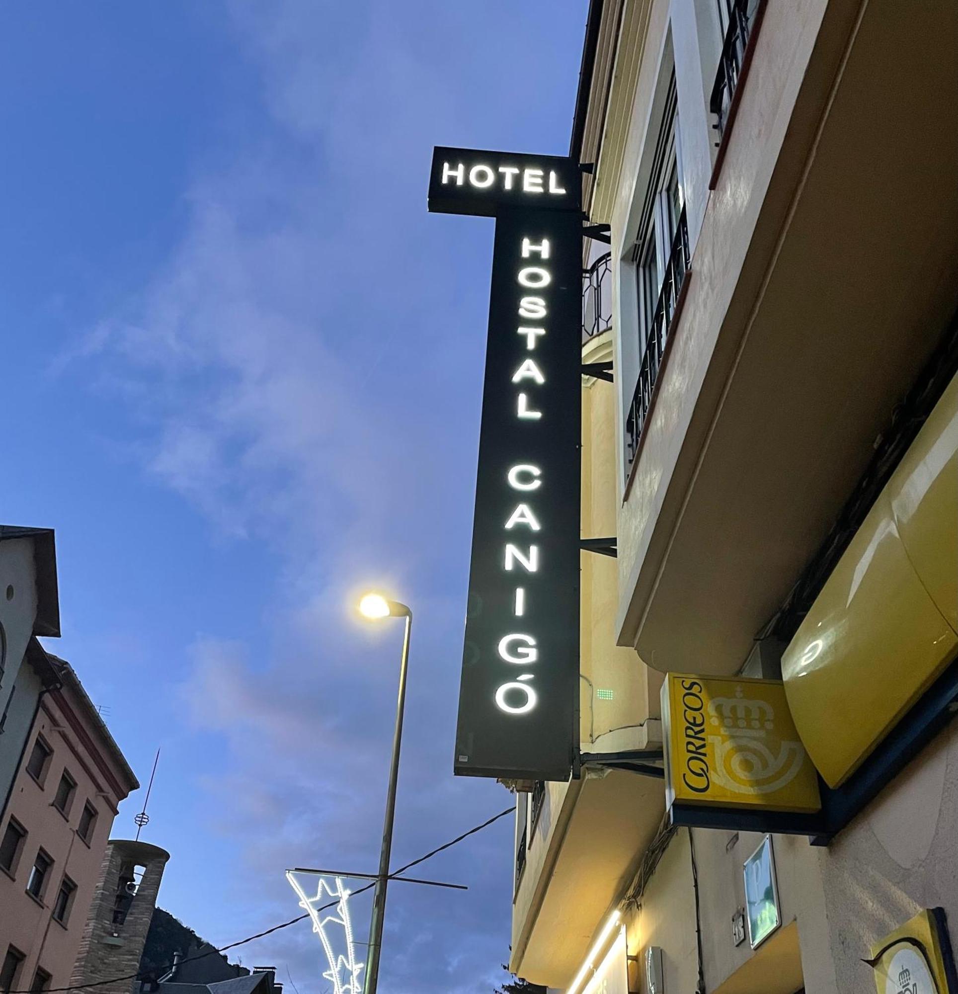 Hostal Canigo El Pont de Suert Bagian luar foto
