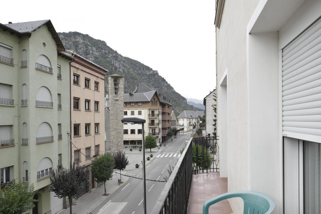 Hostal Canigo El Pont de Suert Bagian luar foto